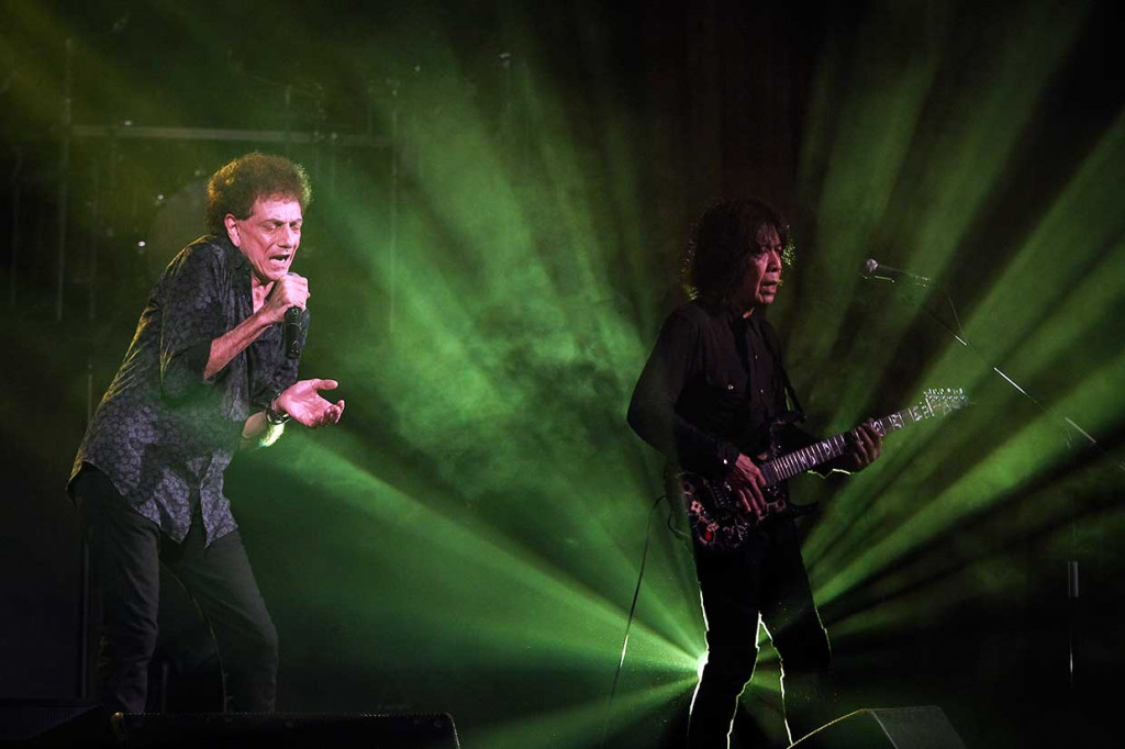 Aksi panggung grup musik God Bless pada Konser Musik Tanah Air Liztomania Vol.5 di Gedung Kesenian Jakarta (GKJ), Jakarta, Senin, 12 November 2018.