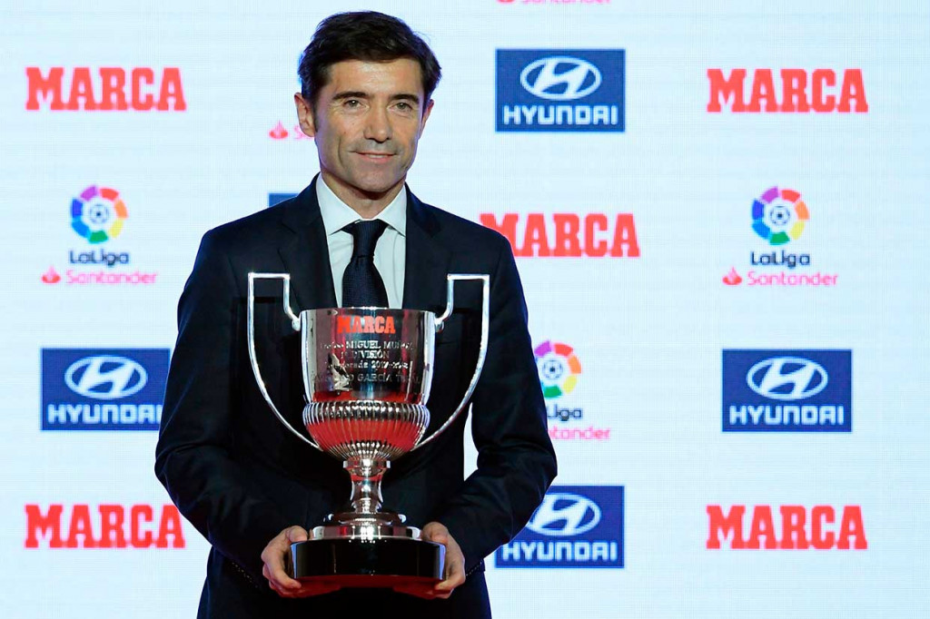 Sementara itu pelatih Valencia Marcelino Garcia memperoleh penghargaan sebagai Pelatih Terbaik.