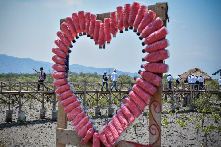 Orang bijak berkata, Waktu Akan Menyembuhkan Luka, Lombok yang berduka karena bencana, perlahan mulai mengeliat, bangkit kembali bersiap menyongsong hari baru bagi Lombok. Bagai sebuah syair lagu, Tomorrow is another day.