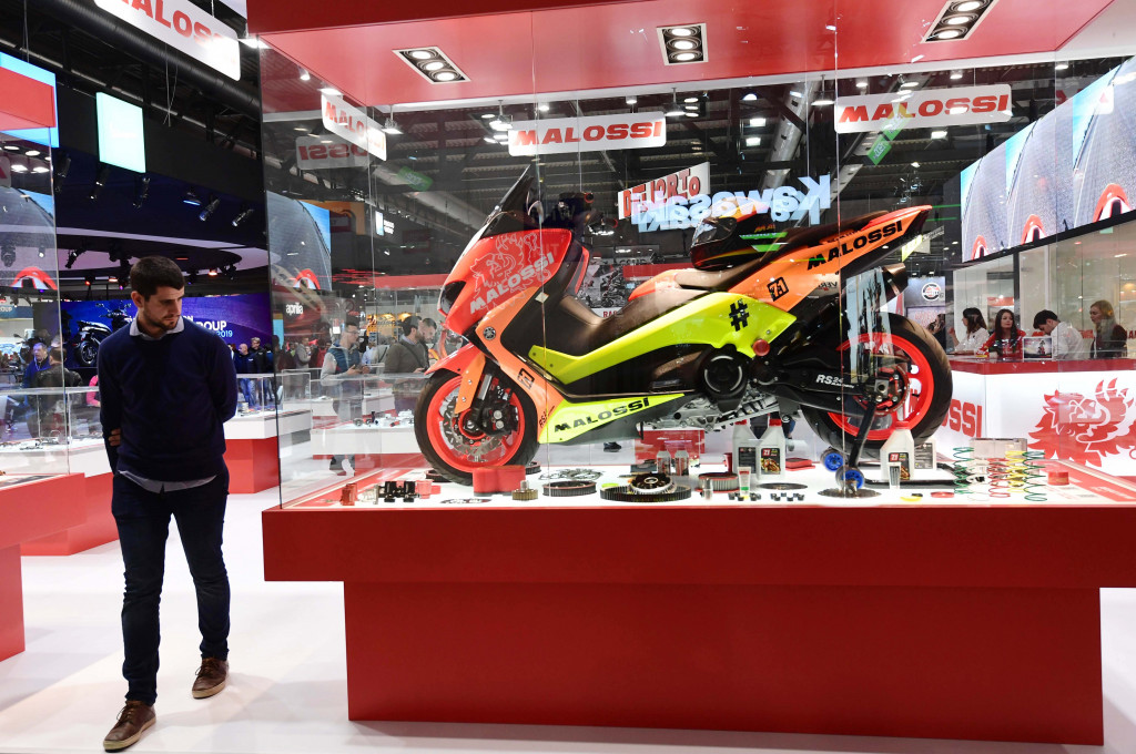 Produsen body part juga hadir untuk penggemar skutik gambot yang sedang booming di Eropa. Tertarik mengadaptasi warnanya?