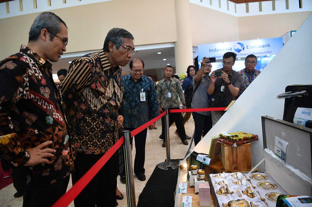 Direktorat Jenderal Kekayaan Negara (DJKN) juga melakukan lelang barang gratifikasi yang dilaksanakan oleh Kantor Pelayanan Kekayaan Negara dan Lelang (KPKNL) Jakarta.