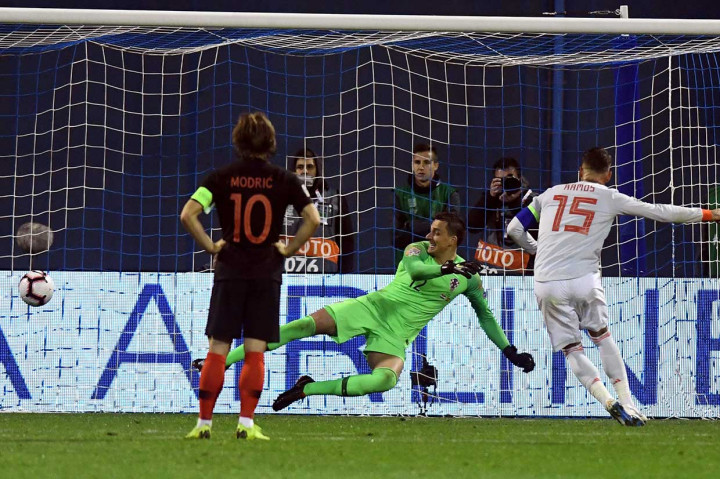 Sergio Ramos mengonversi penalti untuk membawa Spanyol kembali menyamakan kedudukan 12 menit sebelum waktu normal habis.