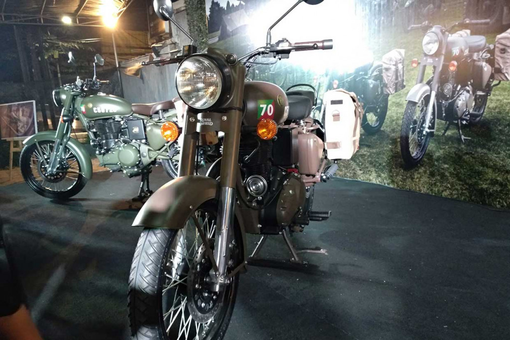 Royal Enfield Classic 500 Pegasus terinspirasi sepeda motor legendaris RE/WD Flying Flea 125, yang diproduksi di fasilitas bawah tanah Royal Enfield di Westwood, Inggris saat masa Perang Dunia Kedua. 