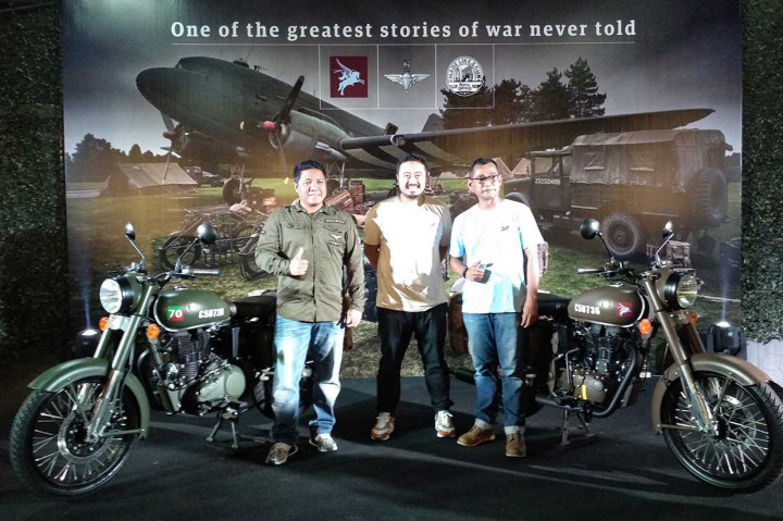 Royal Enfield Classic 500 Pegasus dibanderol dengan harga mencapai Rp109,9 juta. Motor gaya klasik ini tersedia dalam pilihan warna bertema peperangan, yakni service brown dan olive drab green.