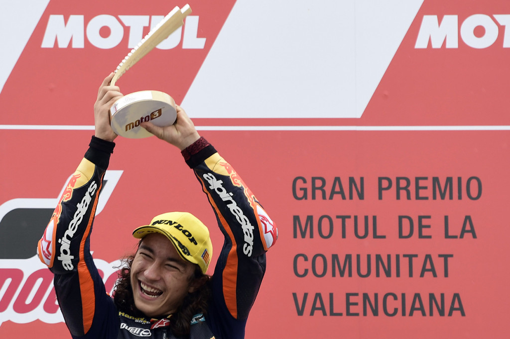 Hasil tersebut dapat dibilang sebagai kejutan besar karena pemuda Turki ini merupakan pebalap debutan yang baru pertama kali menjajal balapan di Moto3.