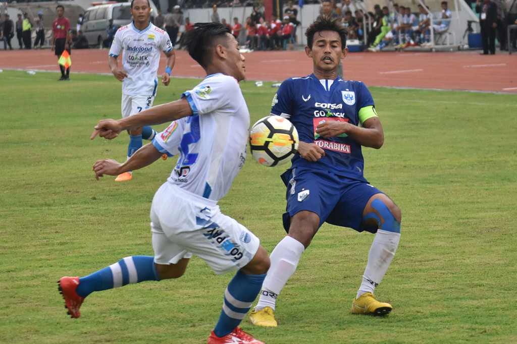PSIS Semarang mengalahkan Persib Bandung dengan skor 3-0 dalam pertandingan pekan 31 Liga 1 2018 di Stadion Moch. Soebroto, Magelang.

