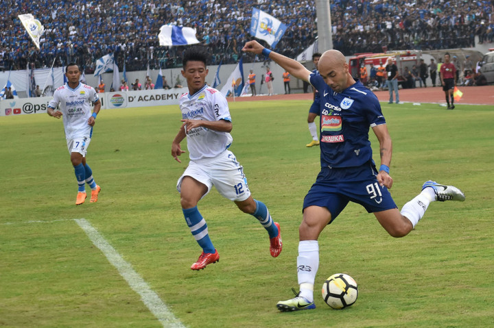 PSIS, yang sebelumnya kalah saat melawat ke markas Borneo FC, kembali tampil garang di kandangnya sendiri. Mereka meraih kemenangan kandang kelimanya secara beruntun berkat gol Bruno Silva (menit 17), Hari Nur Yulianto (68), dan Ibrahim Conteh (75). Tim itu kini menempati posisi kesembilan dengan nilai 42.