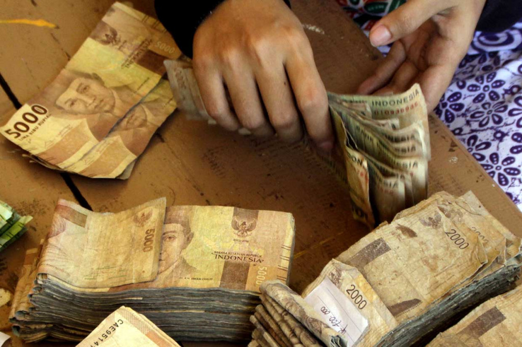 Kepala Departemen Pengedalian Uang (DPU) BI Heru Pranoto mengatakan dengan layanan kas keliling ini, masyarakat bisa menukarkan uang lamanya yang telah lusuh, lecek, bahkan robek. 