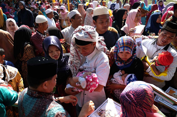 Selain sebagai ungkapan doa bagi langkah si anak ke depan, tradisi ini juga sebagai upaya tolak bala. Dalam tradisi baayun ini, anak-anak secara massal diayun dengan iringan pembacaan doa dan selawat.