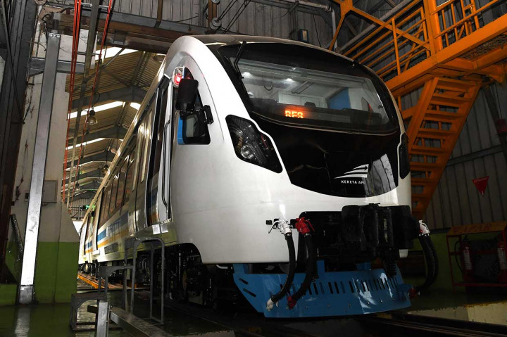 Untuk memenuhi permintaan produksi dan pengembangan produk lainnya, perusahaan perkeretaapian terintegrasi pertama di Asia Tenggara tersebut tengah membangun pabrik di Banyuwangi dengan total investasi mencapai Rp1,6 triliun dengan luas wilayah sekitar 80 hektare atau tiga kali lipat luas pabrik di Madiun.