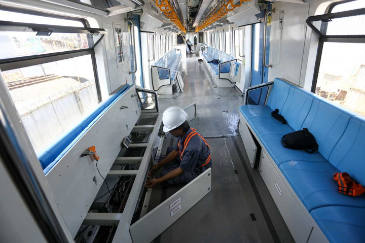 PT INKA yang bangkit menjadi raksasa kecil itu tengah mengembangkan produk pendukung berupa mesin pendingin udara khusus untuk kereta. PT INKA juga memproduksi berbagai jenis kereta seperti kereta inspeksi, kereta ukur, kereta kedinasan dan kereta penolong, serta jenis gerbong barang antara lain gerbong datar, gerbong tangki, kereta bagasi, gerbong ZZOW dan gerbong KKBW untuk angkutan batubara.