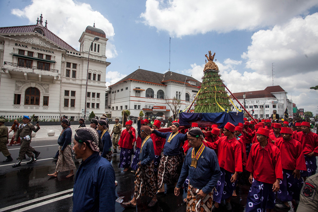 Acara Grebeg Maulud ini sekaligus menutup runtutan perayaan Sekaten 2018. Tujuh gunungan ini terdiri dari Gunungan Dharat, Gunungan Pawuhan, Gunungan Estri, Gunungan Gepak, tiga Gunungan Kakung.
