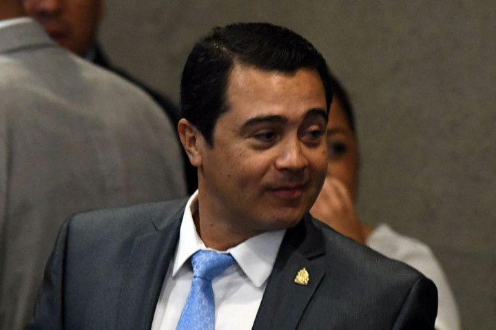 Adik Presiden Honduras Juan Orlando Hernandez, Juan Antonio 'Tony' Hernandez, 40, ditahan pihak berwenang AS di Miami, Jumat, 23 November waktu setempat. Tony berprofesi sebagai pengacara dan pernah menjadi anggota parlemen dari partai berkuasa. 