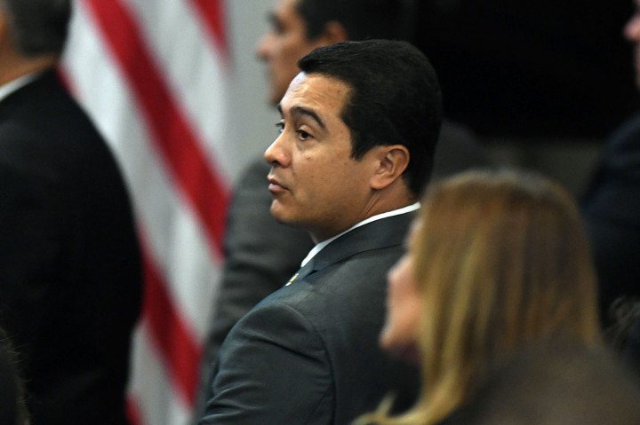 Ia adalah sosok terbaru dari sejumlah tokoh terkemuka Honduras, termasuk tiga anggota kongres, yang telah dikenai tuduhan di Amerika Serikat atas keterlibatan dengan penyelundupan narkoba.