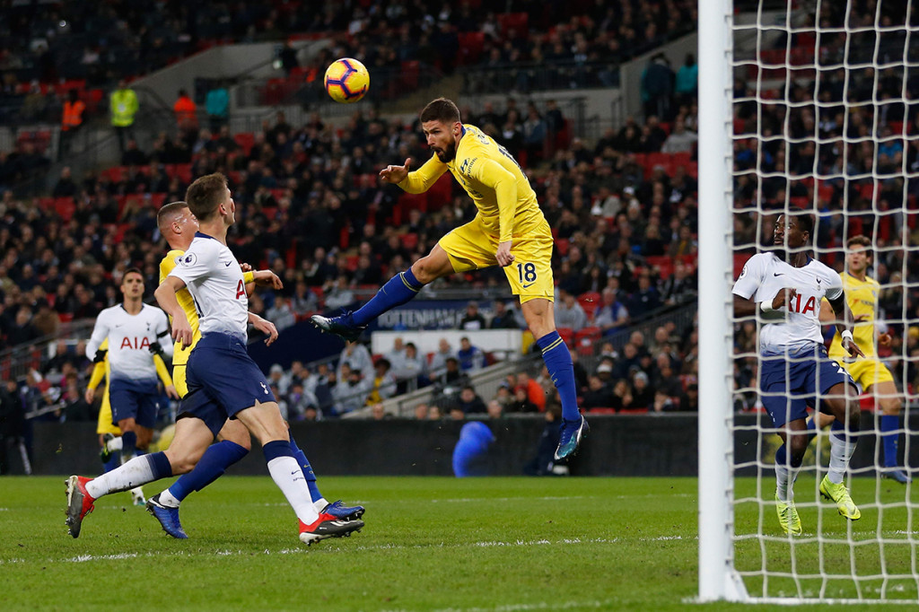 Chelsea baru bisa menyamakan kedudukan pada menit ke-85 melalui sundulan Olivier Giroud yang masuk di menit ke-76 menggantikan Willian. Afp Photo/Ian Kington