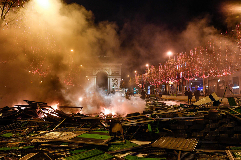 Ada sekitar 20 orang terluka di Champs Elysees, menurut polisi. Afp Photo/Bertrand Guay