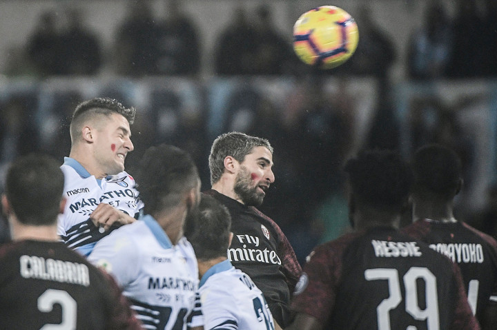 Pada menit ke-28, Lazio sempat berhasil menggetarkan jala gawang AC Milan melalui sontekan Sergej Milinkovic-Savic. 
