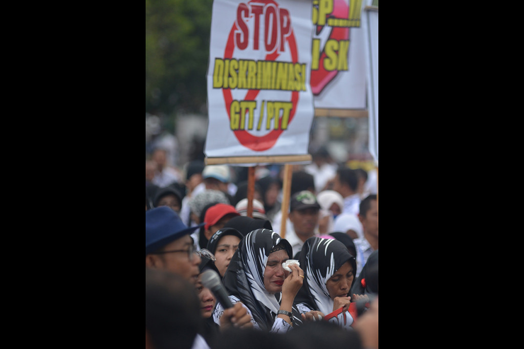Dalam aksinya, ribuan GTT/PTT dari 31 kecamatan ini meminta Pemkab Jember untuk mewujudkan janji bupati merealisasikan honor Rp1,4 juta atau sesuai dengan UMK Jember sebesar Rp2,1 juta, mencabut surat penugasan dan kembalikan GTT/PTT ke tempat asal sekolah mengajar.