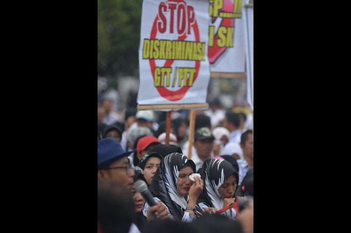 Dalam aksinya, ribuan GTT/PTT dari 31 kecamatan ini meminta Pemkab Jember untuk mewujudkan janji bupati merealisasikan honor Rp1,4 juta atau sesuai dengan UMK Jember sebesar Rp2,1 juta, mencabut surat penugasan dan kembalikan GTT/PTT ke tempat asal sekolah mengajar.