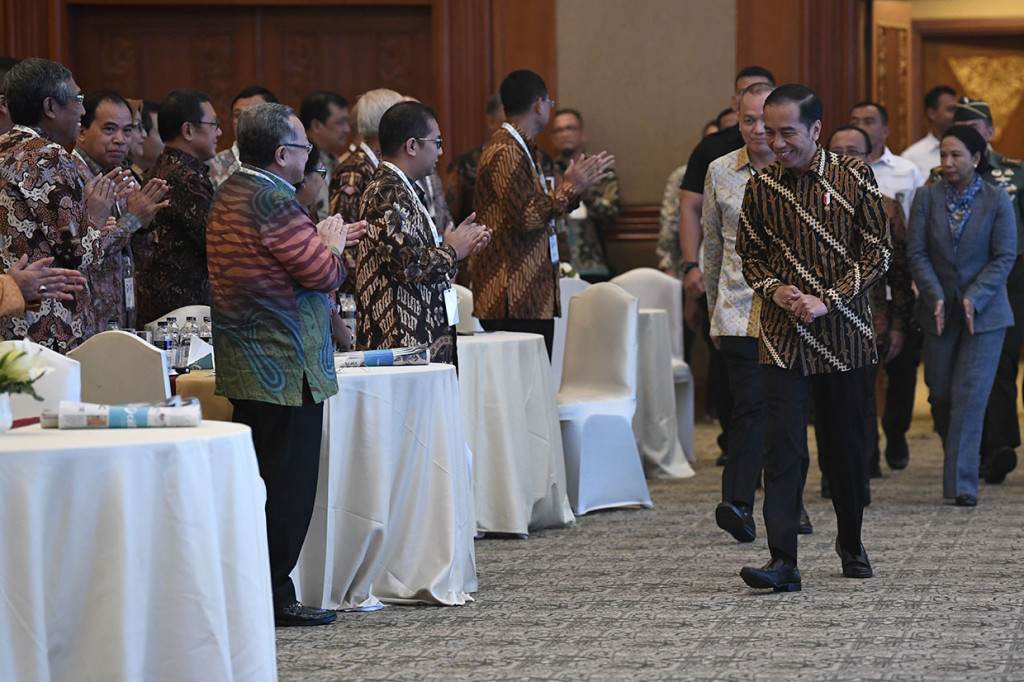 Jokowi menyatakan pemerintah akan mendukung tiap langkah yang dilakukan dalam memanfaatkan peluang-peluang tersebut.
