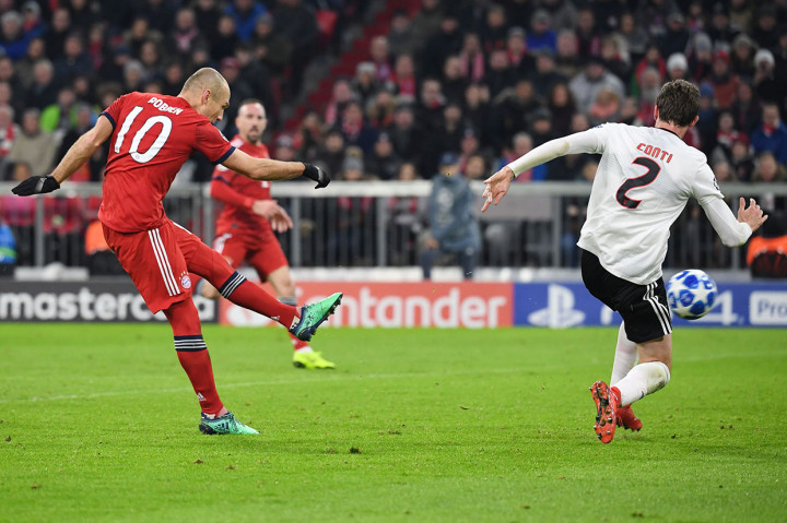 Pemain sayap asal Belanda berusia 34 tahun itu menggandakan keunggulan timnya pada menit ke-30, lagi-lagi lewat sepakan kaki kirinya dari dalam kotak penalti.