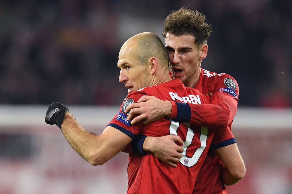 Robben melakukan selebrasi bersama Leon Goretzka.