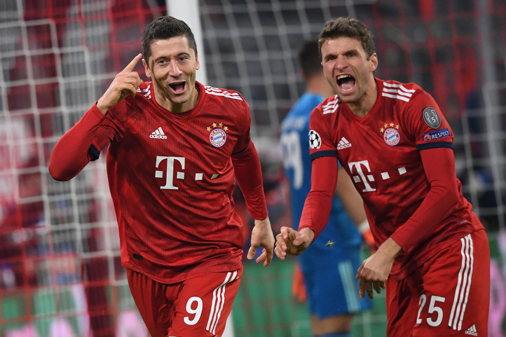 Lewandowsk merestorasi keunggulan tiga gol Muenchen melalui sundulan pada menit ke-51, setelah sebelumnya Benfica memperkecil ketertinggalan lewat Gedson Fernandes semenit babak kedua bergulir.