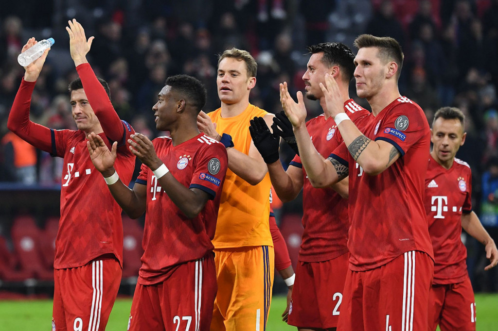 Muenchen memuncaki klasemen Grup E dengan 13 poin, unggul 2 poin atas Ajax Amsterdam yang menang 2-0 atas AEK Atens. Sementara Benfica di urutan ketiga dengan 4 poin.