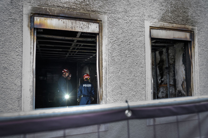 Saat kebakaran terjadi, ada lebih dari 20 orang di dalam gedung tersebut. Kebanyakan dari mereka berhasil dievakuasi oleh petugas pemadam kebakaran, tetapi enam orang, termasuk anak-anak terlambat mendapat bantuan dan tewas di lokasi kejadian.