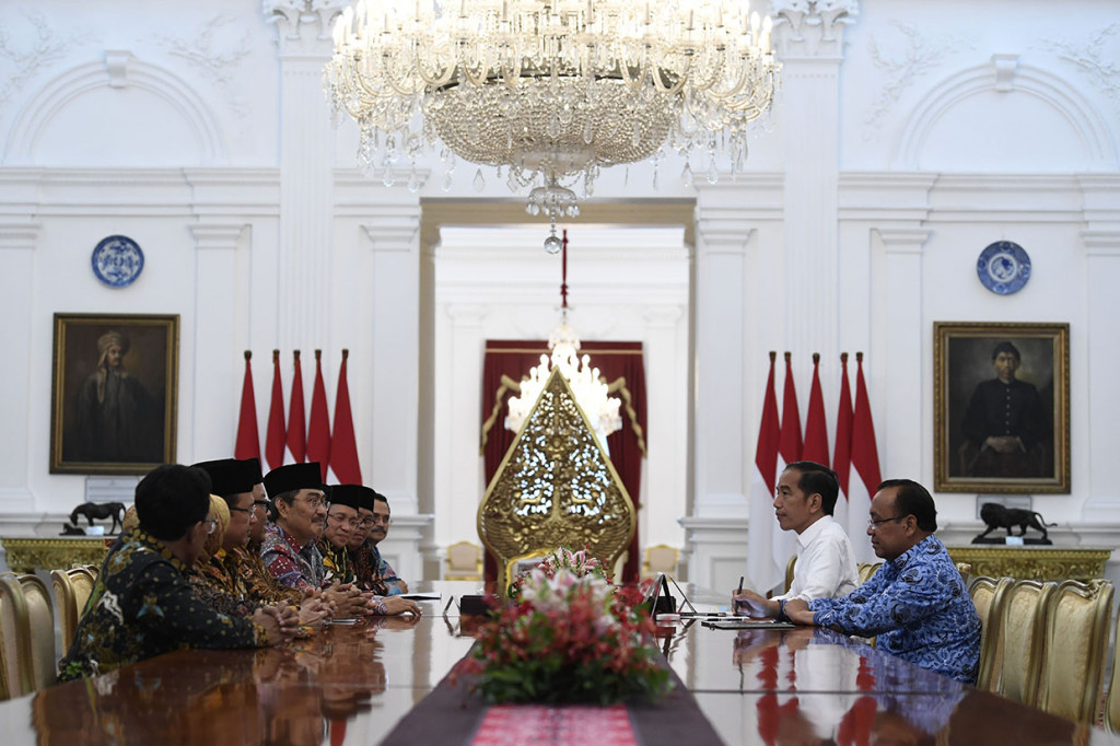 Pengurus ICMI bertemu dengan Presiden Joko Widodo guna menyampaikan undangan untuk menghadiri Silaturahim Kerja Nasional (Silaknas) dan Milad ke-28 ICMI tahun 2018.
