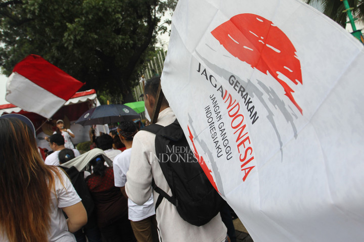 Aksi tersebut dalam rangka menolak digelarnya acara reuni 212 yang diselenggarakan pada hari Minggu mendatang.
