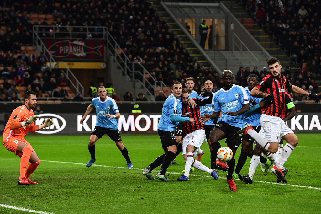 Gawang Dudelange yang dikawal Landry Bonnefoi kembali bobol dengan adanya gol bunuh diri kedua yang disebabkan Tom Schnell pada menit ke-77.
