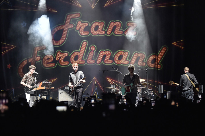 Grup band Franz Ferdinand beraksi pada konsernya yang bertajuk 