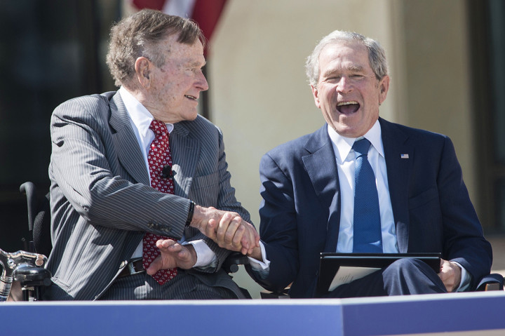 Pihak keluarga menyampaikan berita duka itu dalam sebuah statemen yang dirilis di Twitter. 