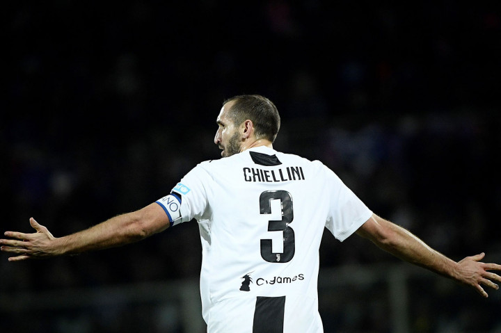 Chiellini melakukan selebrasi usai menjebol gawang Fiorentina.