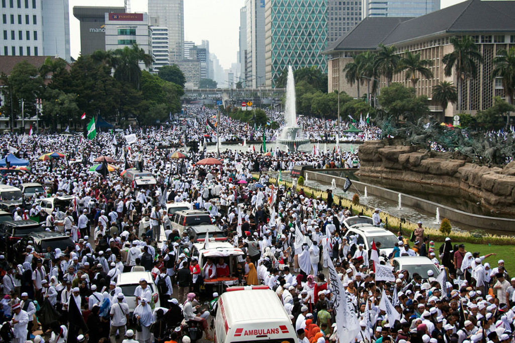 Massa yang hadir dalam acara Reuni 212 tersebut mayoritas mengenakan pakaian putih-putih.