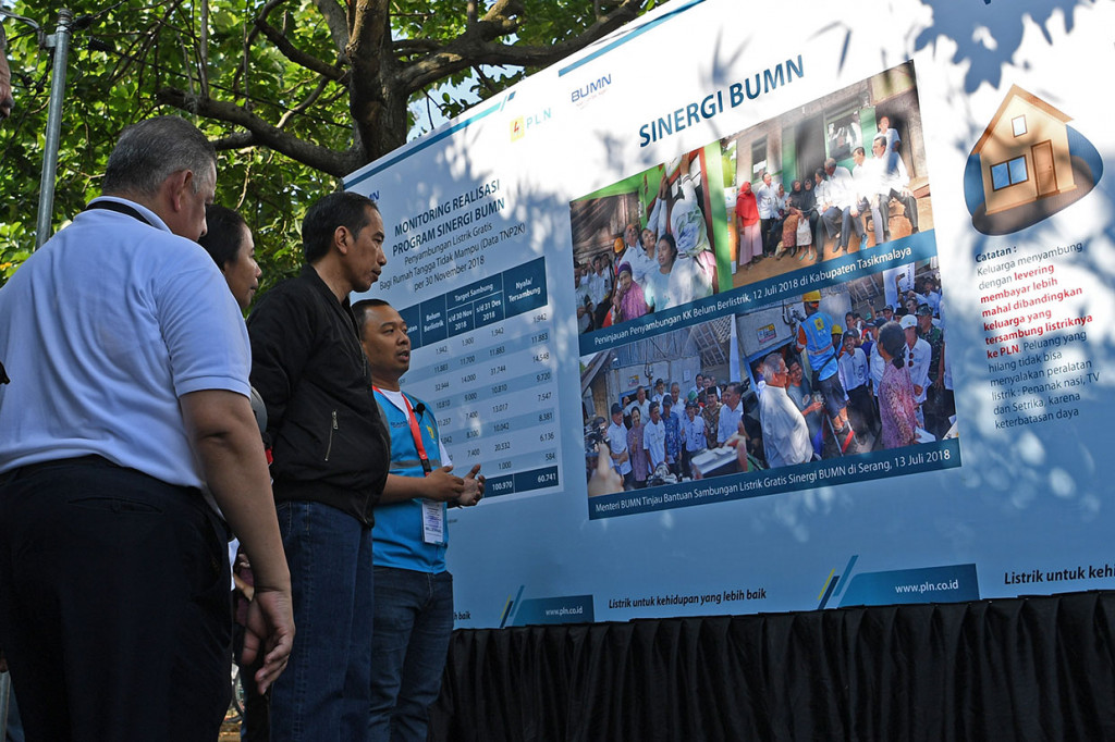 Presiden menyatakan bahwa pada tahun ini sebanyak 100 ribu dari sekitar 200 ribu rumah di Jawa Barat akan teraliri listrik. 