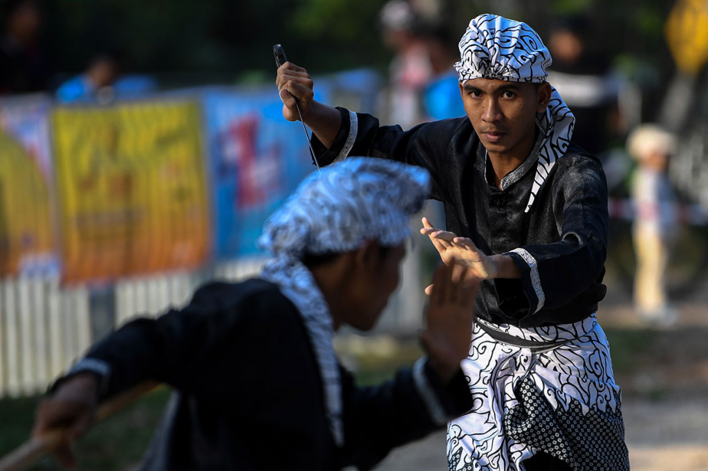 Pemerintah bersama berbagai pihak berusaha maksimal dengan berbagai macam usaha untuk mempromosikan wilayah di ujung paling barat Pulau Jawa itu. Salah satunya melalui perhelatan Festival Pesona Tanjung Lesung (FPTL) 2018. Kegiatan yang masuk ke dalam kalender 100 event pariwisata nasional itu memadukan festival olahraga (sport tourism) dan atraksi budaya.