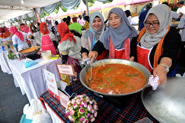 Perwakilan dari 34 Provinsi ikut meramaikan Festival Marandang Nusantara di Parkir Timur Senayan, Jakarta, Minggu, 2 Desember 2018.