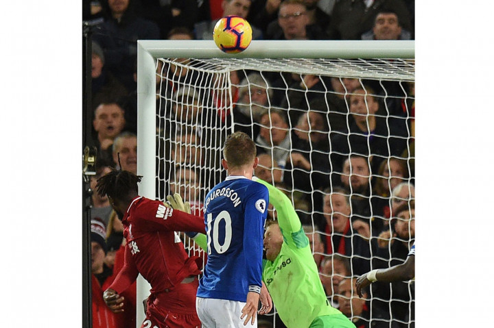 Origi mencetak gol kemenangan setelah memanfaatkan kesalahan kiper Everton Jordan Pickford. Gol berawal setelah bola sepakan voli Sergio van Dijk gagal ditangkap dengan sempurna oleh Picford. Bola liar kemudian disundul Origi dari jarak dekat. Gol tersebut merupakan gol pertama Origi di Liga Inggris sejak Mei 2017 silam.