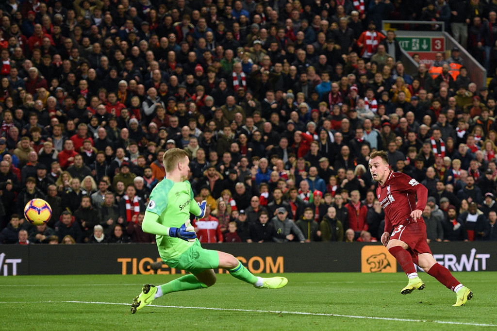 Sebelumnya, Xherdan Shaqiri berpeluang membawa Liverpool unggul lebih awal ketika lepas dari kawalan setelah menerima umpan kiriman Mohamed Salah pada menit ke-35, namun ia gagal menaklukkan Pickford dalam duel satu lawan satu.