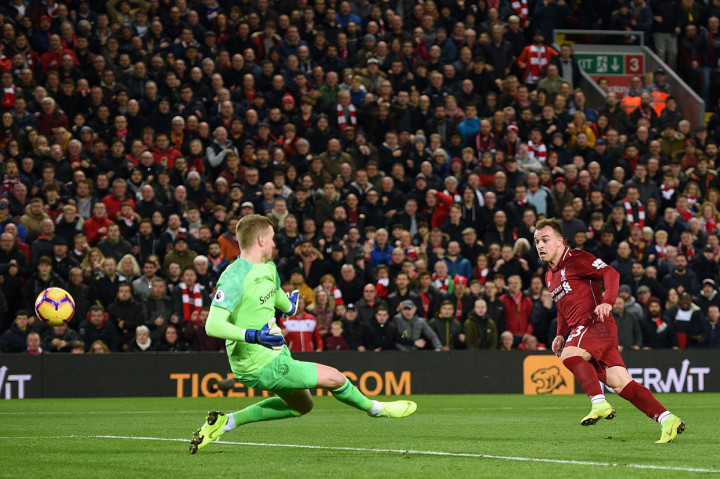 Sebelumnya, Xherdan Shaqiri berpeluang membawa Liverpool unggul lebih awal ketika lepas dari kawalan setelah menerima umpan kiriman Mohamed Salah pada menit ke-35, namun ia gagal menaklukkan Pickford dalam duel satu lawan satu.