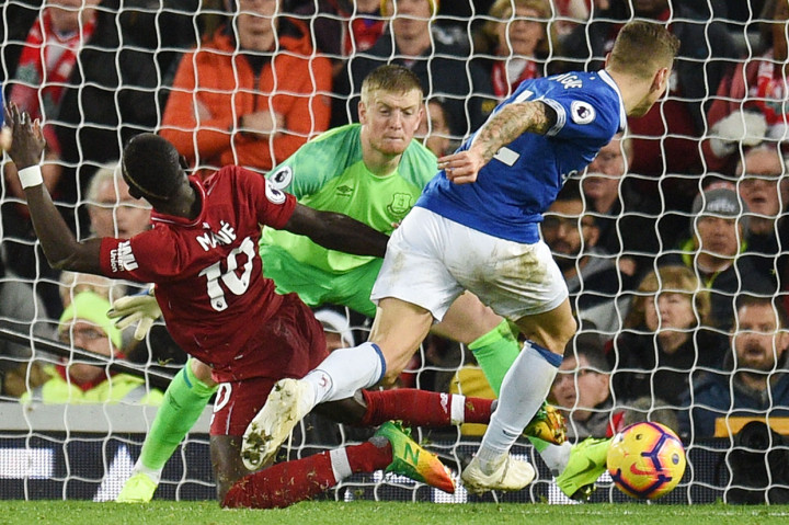 Pada menit ke-67 umpan silang Andy Robertson gagal dijangkau Sadio Mane untuk menjadi gol.