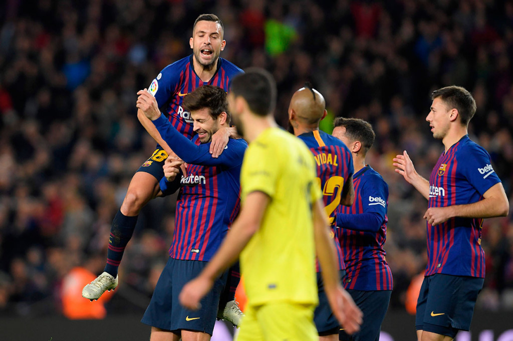 Gol pembuka tersebut disambut suka-cita para pemain Barcelona.