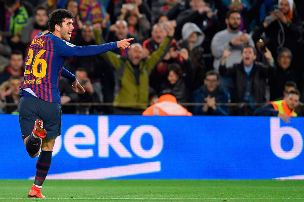 Terus menekan, Barcelona akhirnya mencetak gol kedua tiga menit jelang waktu normal usai, saat Carles Alena, yang masuk sejak menit 70 menggantikan Arturo Vidal, berhasil menyelesaikan umpan terobosan Lionel Messi dengan terarah.