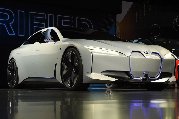 Mobil konsel BMW all electric i Vision Dynamics.