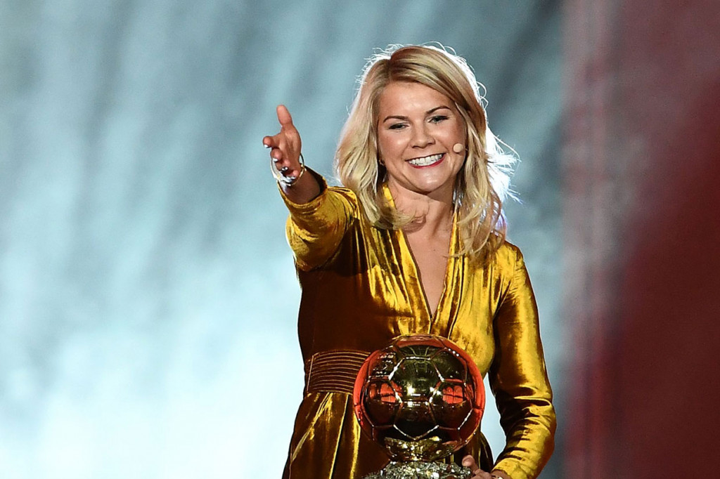 Pada kategori lainnya, penyerang Lyon dan Norwegia Ada Hederberg memenangi penghargaan Ballon d'Or untuk kelompok putri.