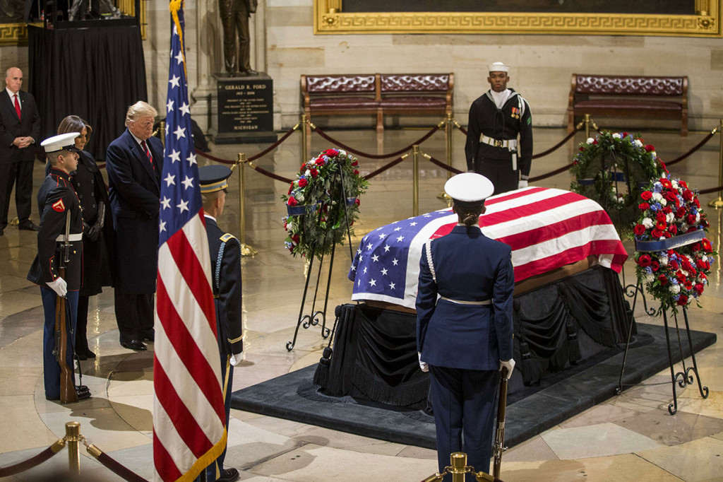 Gedung Capitol akan terbuka bagi pejabat maupun warga untuk memberi penghormatan kepada mendiang Bush hingga Rabu, 5 Desember. Setelah penghormatan di Washington, upacara akan diadakan di Houston pada Kamis, 5 Desember, disusul pemakamannya di Perpustakaan Kepresidenan Bush di College Station, Texas.