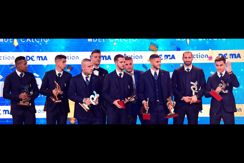 Daftar tim Serie A 2018: (dari kiri) Alex Sandro (Juventus), Joao Cancelo (Juventus), Sergej Milinkoviv-Savi (Lazio), Giorgio Chiellini (Juventus), Radja Nainggolan (Inter Milan), Miralem Pjanic (Juventus), Ciro Immobile (Lazio), Mauro Icardi (Inter Milan), dan Paulo Dybala (Juventus).