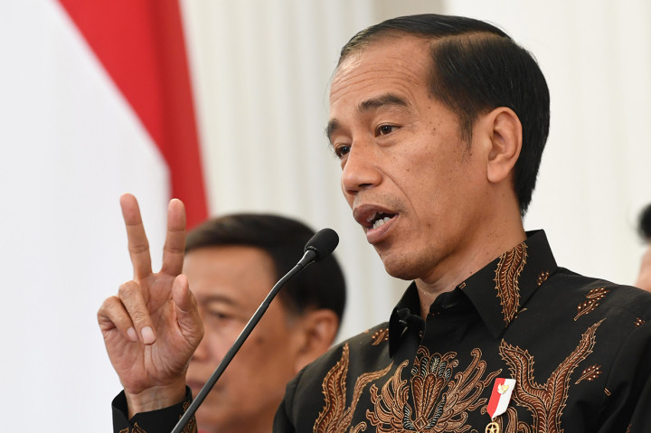 Jokowi juga menegaskan bahwa pembangunan infrastruktur jalan Trans Papua sepanjang 4.600 km itu harus segera diselesaikan. 